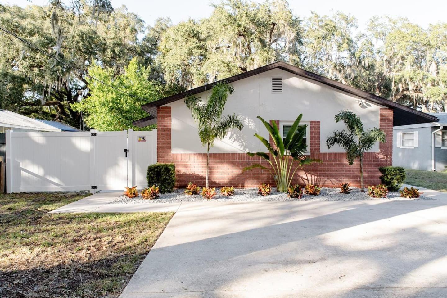 Walk Everywhere! 1-Bedroom Gem In Downtown Hub New Port Richey Exterior foto